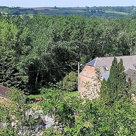 Les Hauts De Bed and Breakfast *