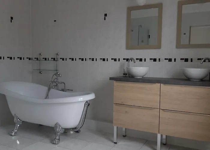 Les Hauts De לינה וארוחת בוקר